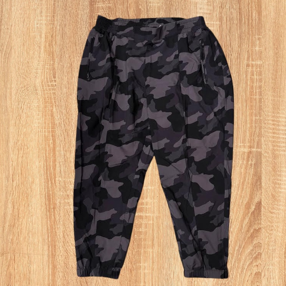 Old Navy Camouflage Stretch Tech Pants